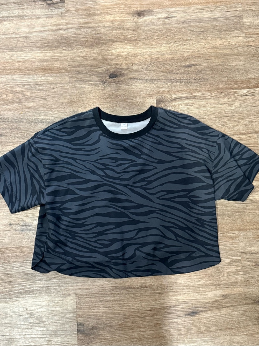 Oversized old navy Zebra-Print Crop Top in Black and dark green